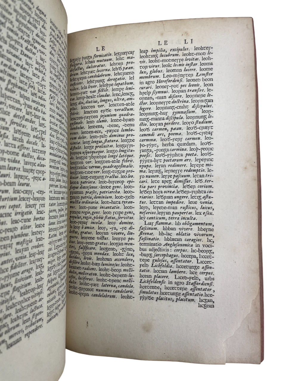 First edition 1701 Thomas Benson Vocabularium Anglo-Saxonicum Oxford Sheldonian Theater Old English dictionary Anglo-Saxon lexicon Edward Thwaites Somner 1659 Dictionarium Saxonico-Latino-Anglicum early modern philology abridged Latin glosses rare first edition Old English studies Anglo-Saxon scholarship historical linguistics medieval English language lexicography collectible academic reference rare antique book 18th-century language study Anglo-Saxon dictionary Oxford University